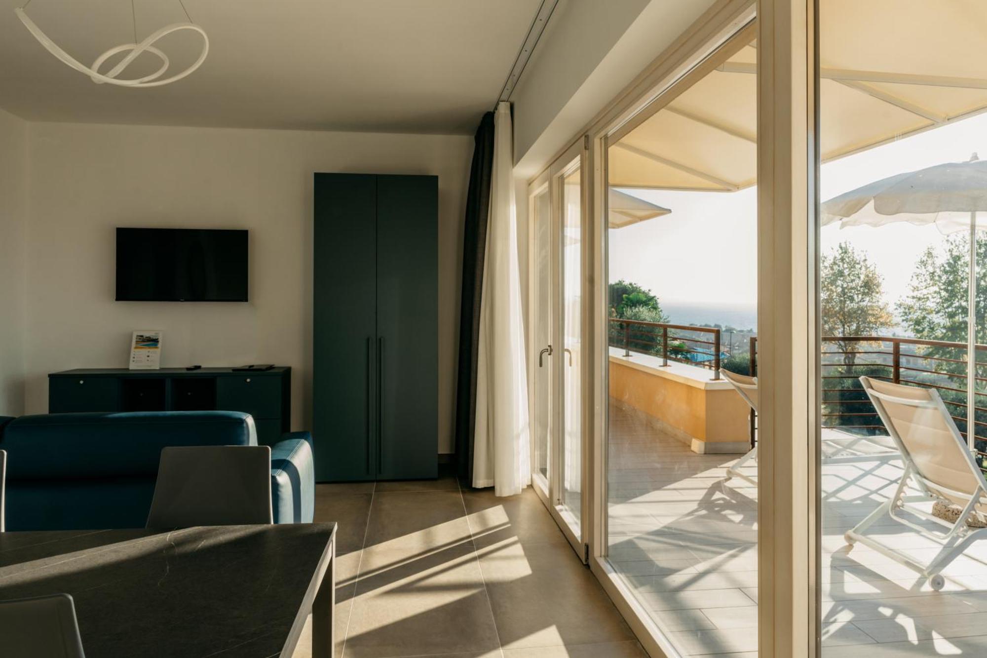 Apartments Monsurei, Lake View Бардолино Экстерьер фото